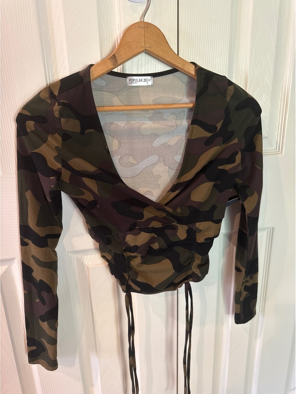 Popular 21 Camouflage Long Sleeve Ruched Crop Top Medium